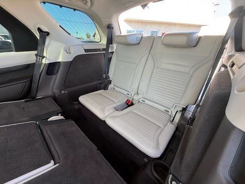 Used 2017 Land Rover Discovery HSE Luxury image 19