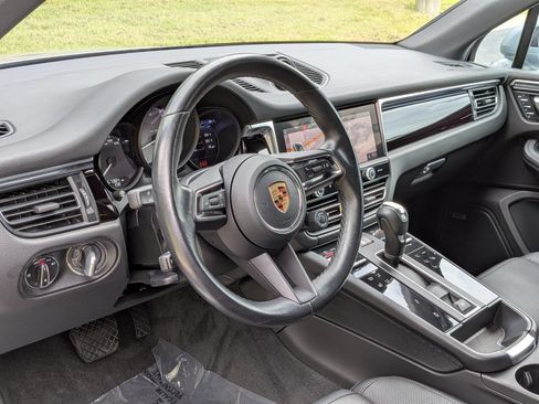 Certified 2022 Porsche Macan S AWD/4WD image 4