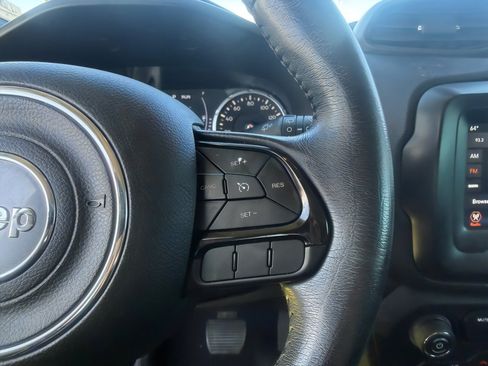 Used 2018 Jeep Renegade Altitude image 29