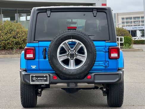 Used 2022 Jeep Wrangler Unlimited Sahara w/ Cold Weather Group AWD/4WD image 8