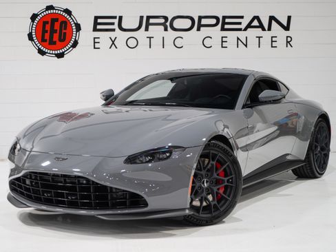 Used 2022 Aston Martin V8 Vantage Coupe RWD image 4