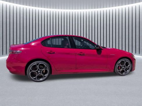 Used 2024 Alfa Romeo Giulia Veloce AWD/4WD image 6