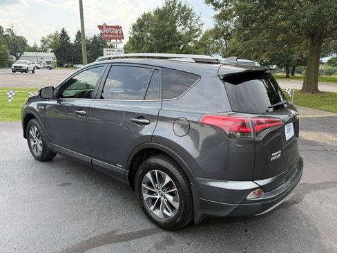 Used 2018 Toyota RAV4 XLE AWD/4WD image 8