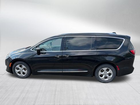 Used 2017 Chrysler Pacifica Touring-L Plus FWD image 8