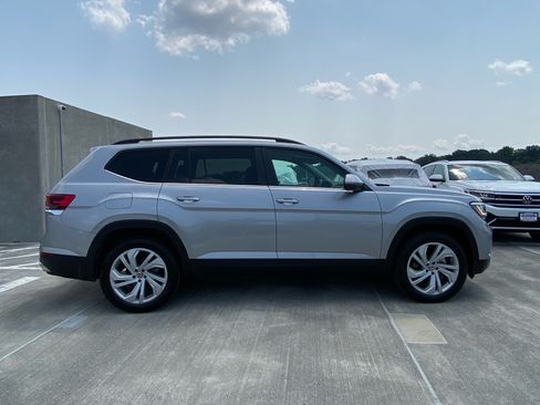 Used 2023 Volkswagen Atlas SE w/ Panoramic Sunroof Package AWD/4WD image 2