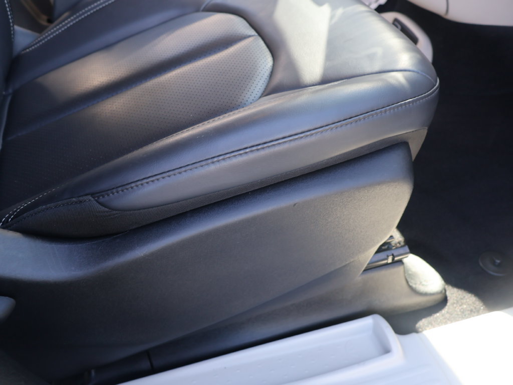 Used 2023 Chrysler Pacifica Touring-L FWD image 9