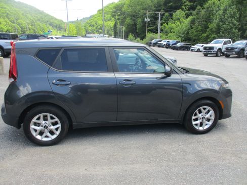 Used 2022 Kia Soul S FWD image 3