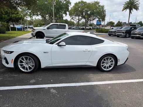 Used 2024 Ford Mustang GT Premium RWD image 4