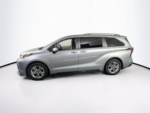 Used 2021 Toyota Sienna Platinum AWD/4WD image 8