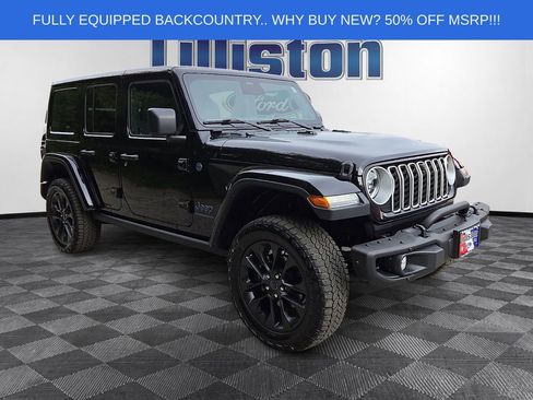 Used 2025 Jeep Wrangler Unlimited Sahara AWD/4WD image 3
