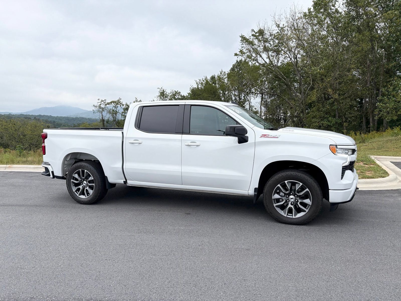 Used 2024 Chevrolet Silverado 1500 RST w/ Z71 Off-Road Package AWD/4WD image 7