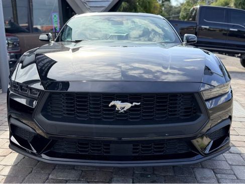 Used 2025 Ford Mustang Premium RWD image 5