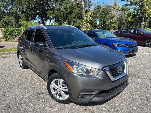 Used 2019 Nissan Kicks S image 4