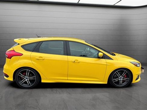 Used 2018 Ford Focus ST image 3