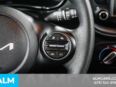 Used 2025 Kia Soul LX w/ LX Technology Package FWD image 24