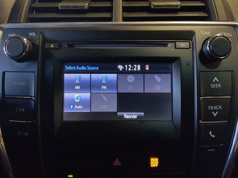 Used 2015 Toyota Camry SE image 25