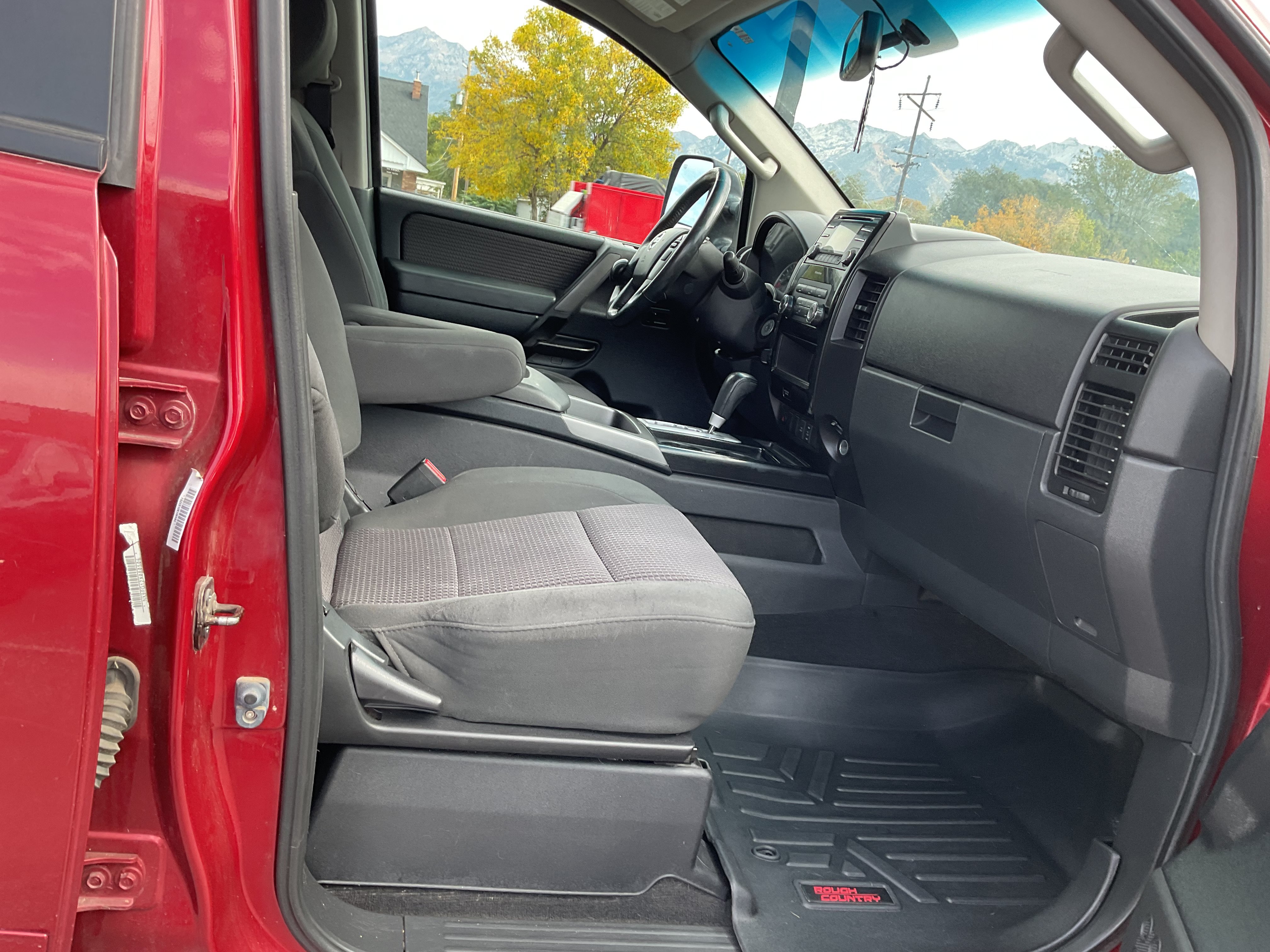 Used 2013 Nissan Titan SV w/ SV Premium Utility Pkg AWD/4WD image 11