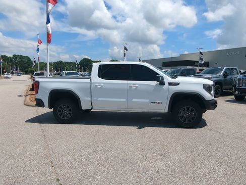 Used 2025 GMC Sierra 1500 AT4X AWD/4WD image 10