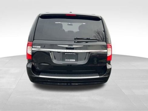 Used 2016 Chrysler Town & Country Touring w/ Driver Convenience Group image 6