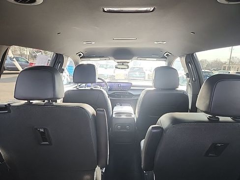 Used 2025 Buick Enclave Preferred image 12