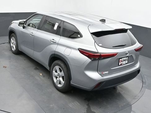 Used 2023 Toyota Highlander LE image 41