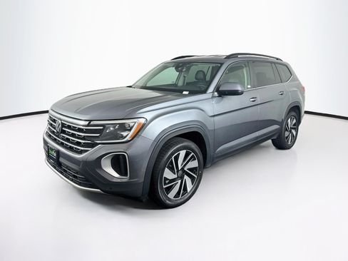 Used 2025 Volkswagen Atlas SE FWD image 3