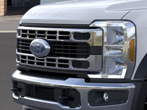 New 2026 Ford F450 XL w/ XL Chrome Package RWD image 17
