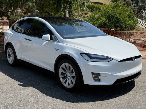 Used 2016 Tesla Model X 90D image 2