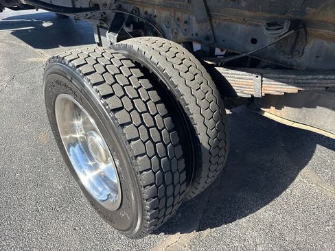 Used 2015 Ford F550 2WD Regular Cab Super Duty image 11