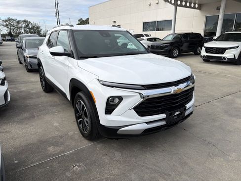 Used 2024 Chevrolet TrailBlazer LT image 3