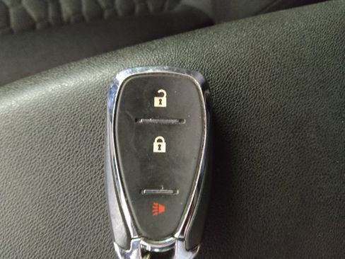 Used 2018 Chevrolet Equinox LT FWD image 32