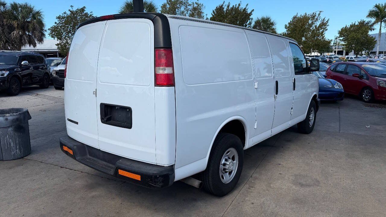 Used 2017 Chevrolet Express 2500 RWD image 5