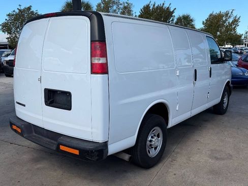 Used 2017 Chevrolet Express 2500 RWD image 5