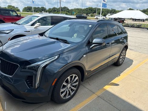 Used 2019 Cadillac XT4 Sport FWD image 2