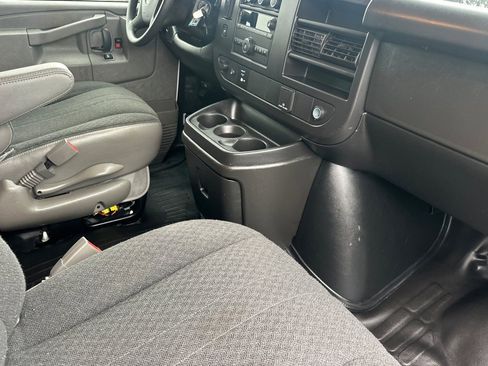 Used 2024 GMC Savana 2500 w/ Driver Convenience Package image 17