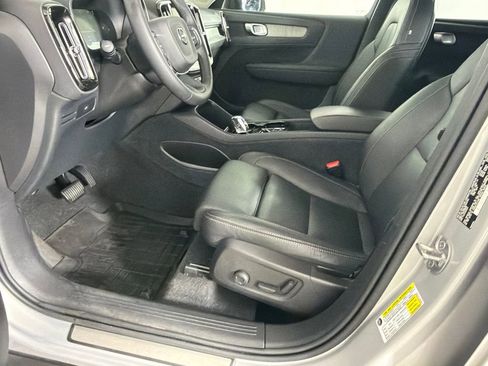 Used 2024 Volvo XC40 B5 Plus image 11