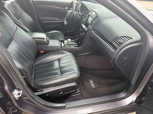 Used 2017 Chrysler 300 S RWD image 14
