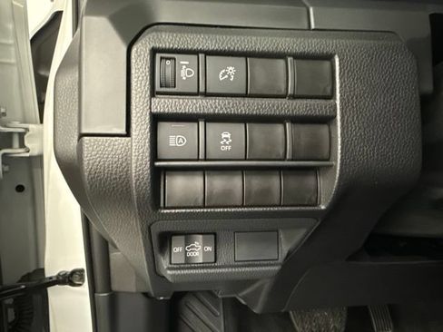 Used 2025 Toyota Tacoma SR AWD/4WD image 28