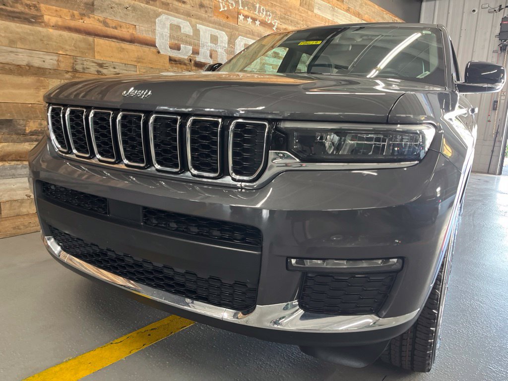 Used 2022 Jeep Grand Cherokee L Limited AWD/4WD image 7