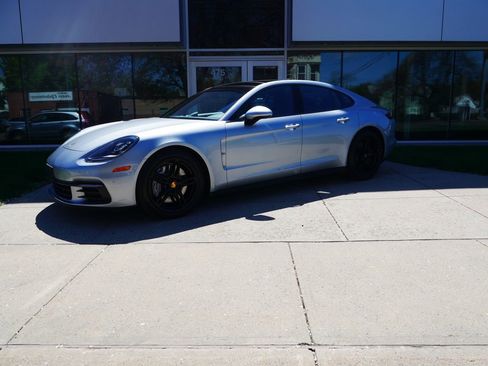 Used 2019 Porsche Panamera 4 AWD/4WD image 1