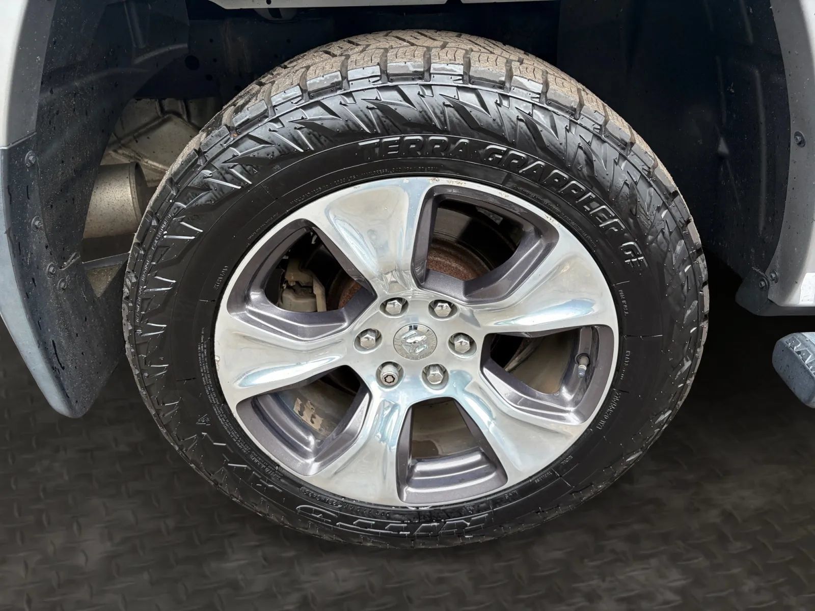 Used 2019 RAM 1500 Laramie AWD/4WD image 40