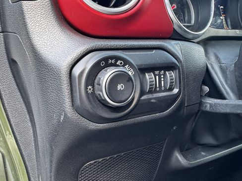 Used 2022 Jeep Wrangler Unlimited Rubicon AWD/4WD image 34