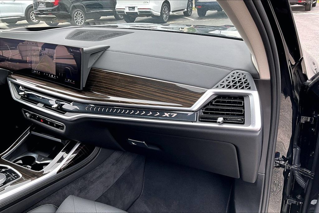 Used 2025 BMW X7 xDrive40i w/ Climate Comfort Package AWD/4WD image 22