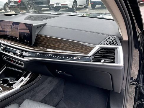 Used 2025 BMW X7 xDrive40i w/ Climate Comfort Package AWD/4WD image 22
