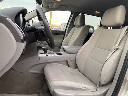 Used 2011 Jeep Grand Cherokee Laredo image 12