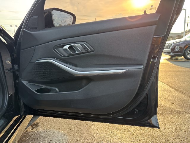 Used 2019 BMW 330i xDrive Sedan w/ Driving Assistance Package AWD/4WD image 31