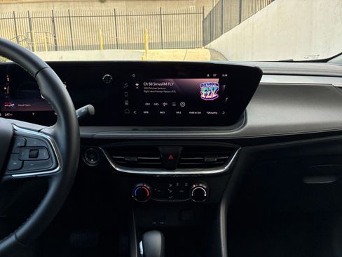 Used 2025 Buick Encore GX Preferred image 17