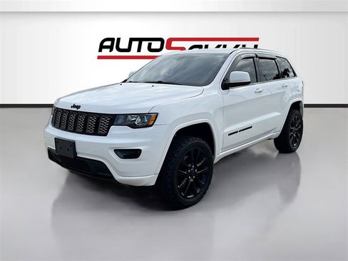 Used 2017 Jeep Grand Cherokee Altitude image 3