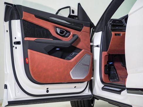 Used 2024 Lamborghini Urus S image 34