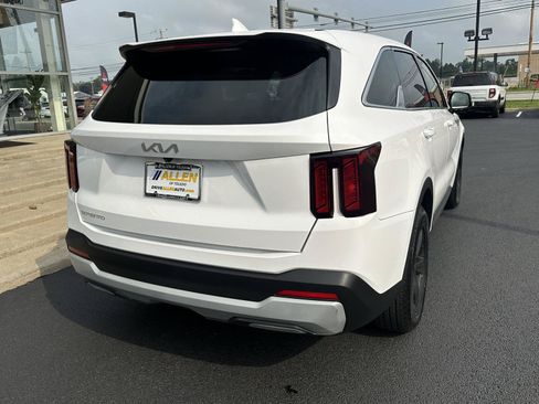 Used 2025 Kia Sorento LX FWD image 11
